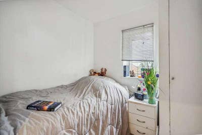 Small room to let Main Photo