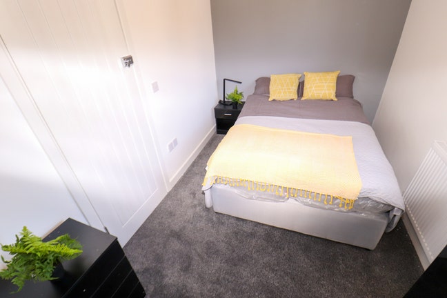 1 Double En Suite Double Room Available in L19! Main Photo