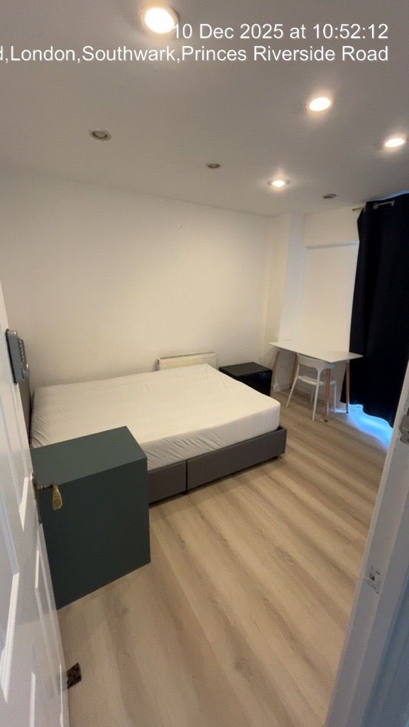 Massive Modern Double Room with Garden!! Main Photo