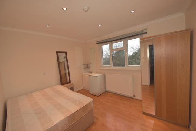 Nice double room to let Main Photo