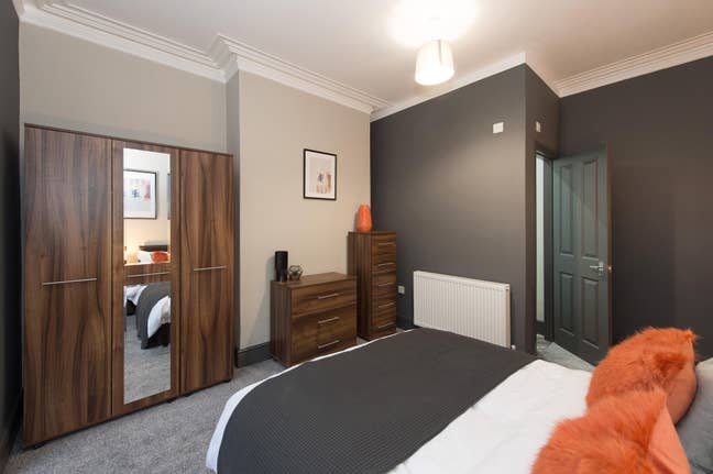 Lxry Prof House Share, LS7 – Large Room Main Photo