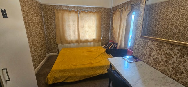 King Size Room Available for Pakistani Main Photo