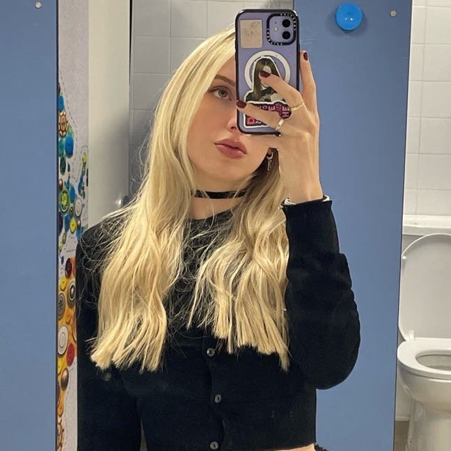 I am a professional female aged 34. I am look... Main Photo