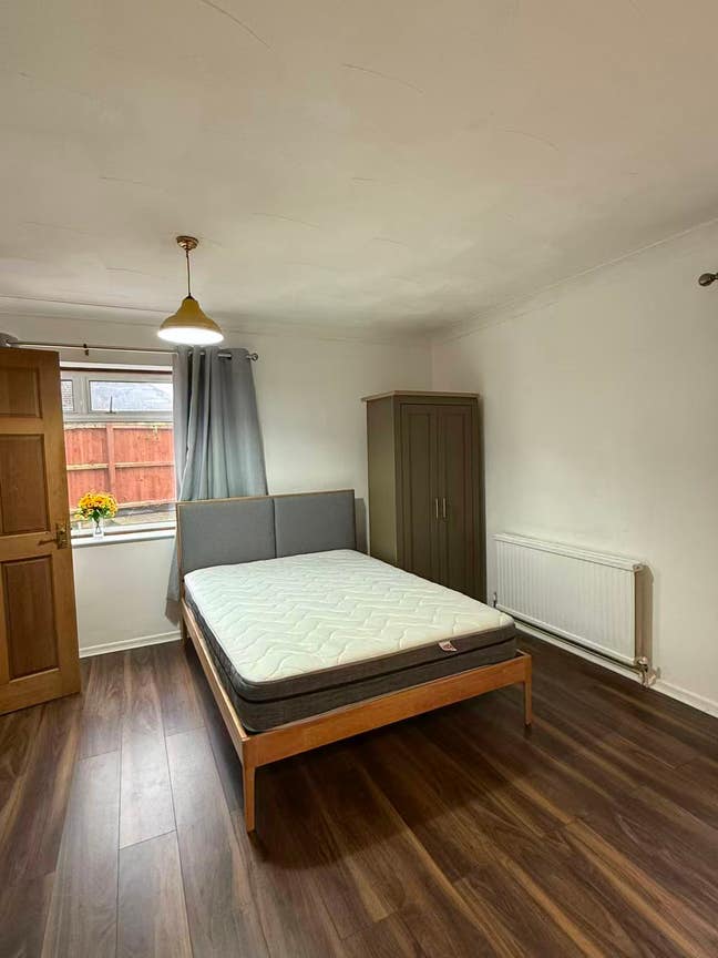 Large ensuite room to rent  Main Photo