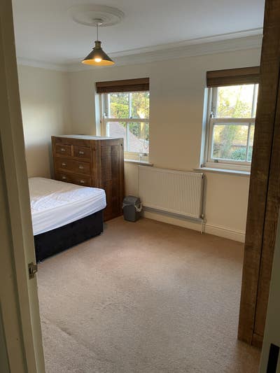 X1 Small Single Room x1 Large Double Main Photo