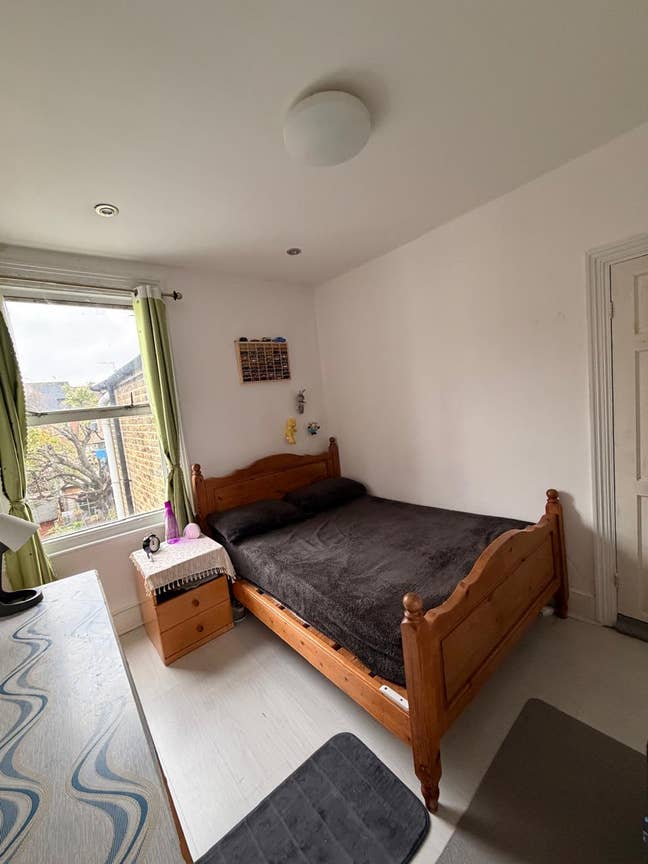 Furnished Double room with Spacious bathroom  Main Photo