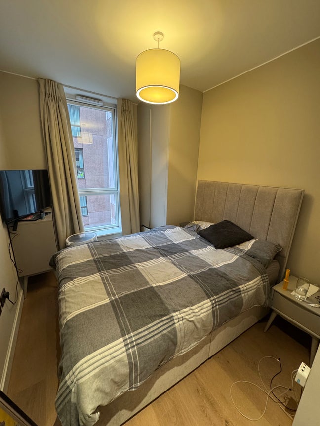 Double room available on Sugar House Island, E15 Main Photo