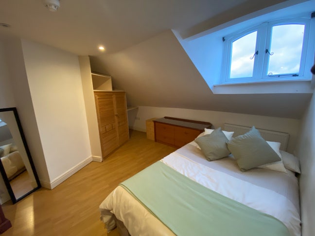 Half Price Deposit &Only 2Weeks Upfront Rent  Main Photo