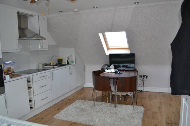 Studio flat for single occupancy.All bills include Main Photo