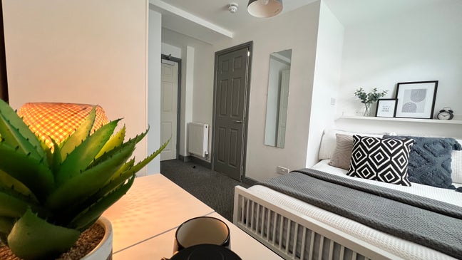 Double Room Town Centre | Deposit Free Option Main Photo