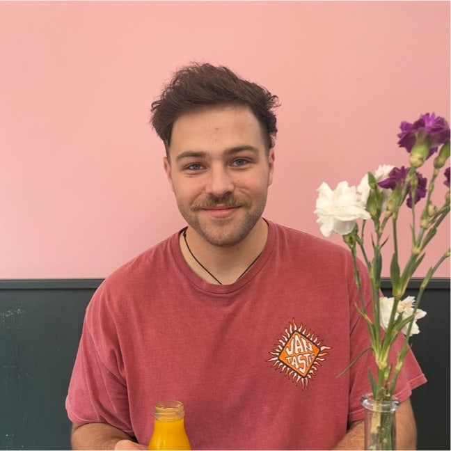 Looking for Double Room/Flatmates Main Photo