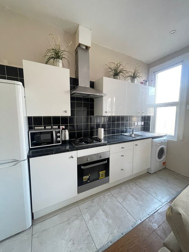 Bright & Modern 1-Bed Flat – Council Tax Included Main Photo