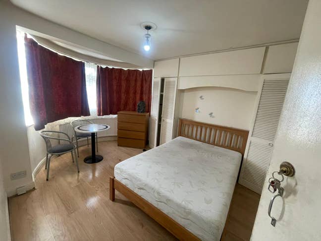 Room to rent Main Photo