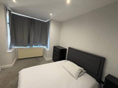 Amazing double bedroom to let  Main Photo