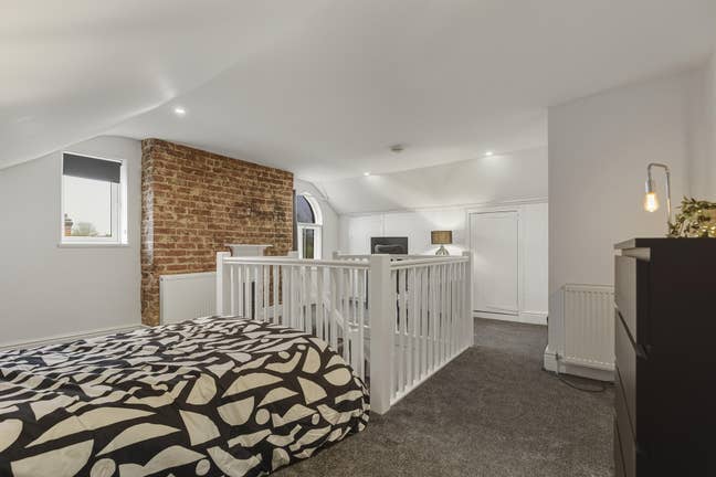 Big ensuite rooms external parking & river garden Main Photo