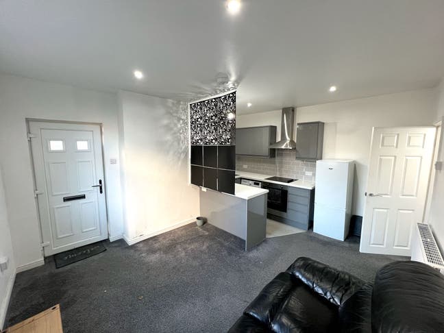 1 Bedroom Flat All Bills Inc - Dronfield Main Photo