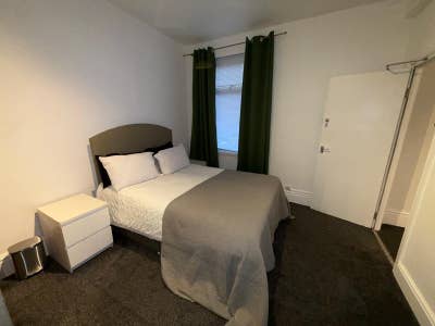 “Modern Master Room – All-Inclusive|Prime Location Main Photo