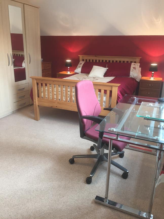 Top floor Room available close to hospital  Main Photo