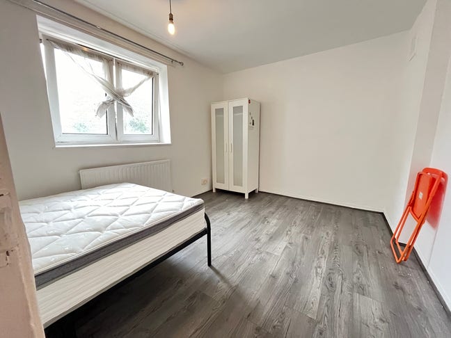 Good Size Double Next to Bricklane - Bill Inc Main Photo