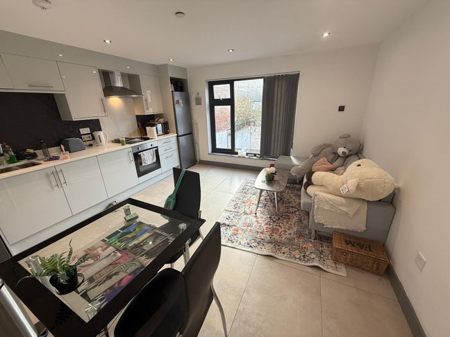 Looking for a female flatmate  Main Photo