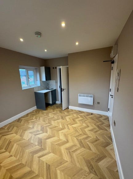  Refurbished Studio room, Bankside Drive, KT7 Main Photo