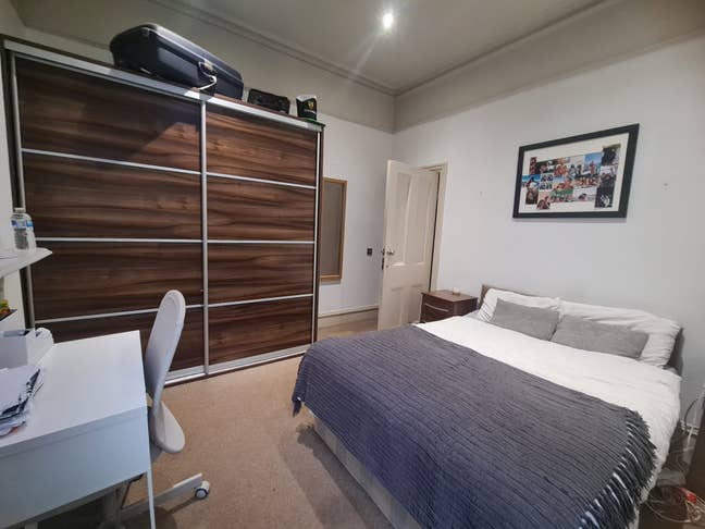 Lovely Ensuite in Clean & Organized Garden House Main Photo