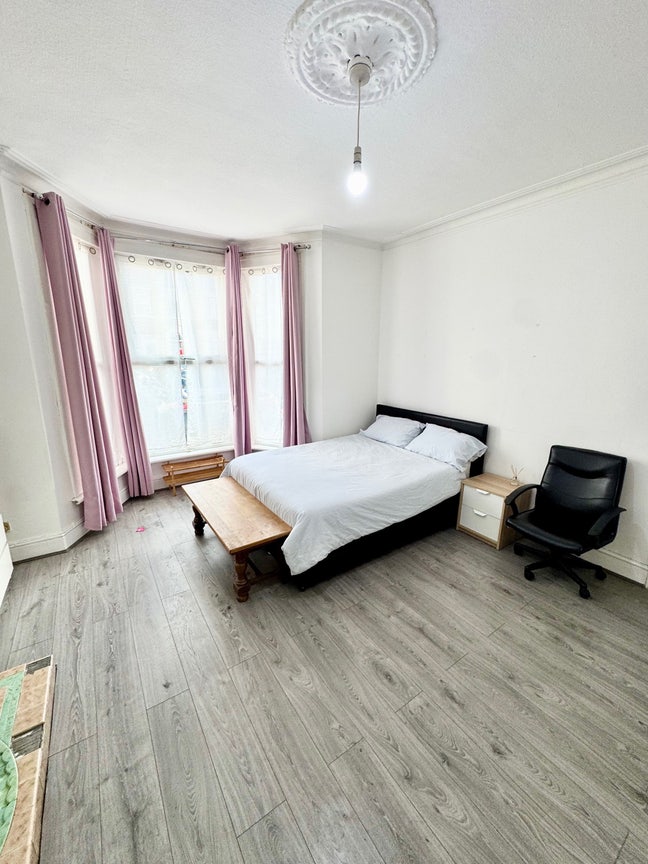 ‼️Extra Large Double Room ( All bills included) ‼️ Main Photo