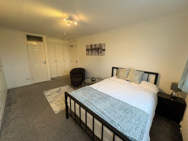 Well Presented Large Double Bedroom with Ensuite  Main Photo