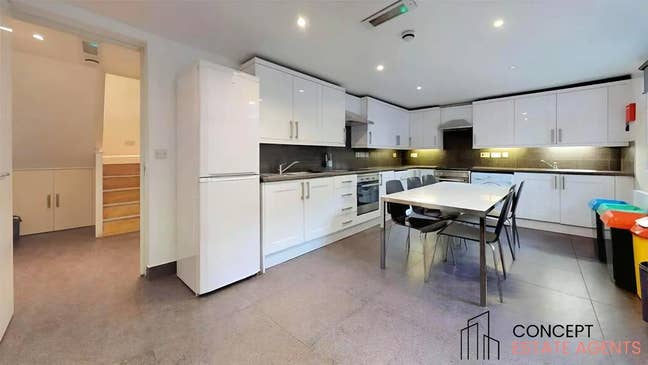 Spacious 8-Bed HMO Home Ideal for Sharers, SE5 Main Photo