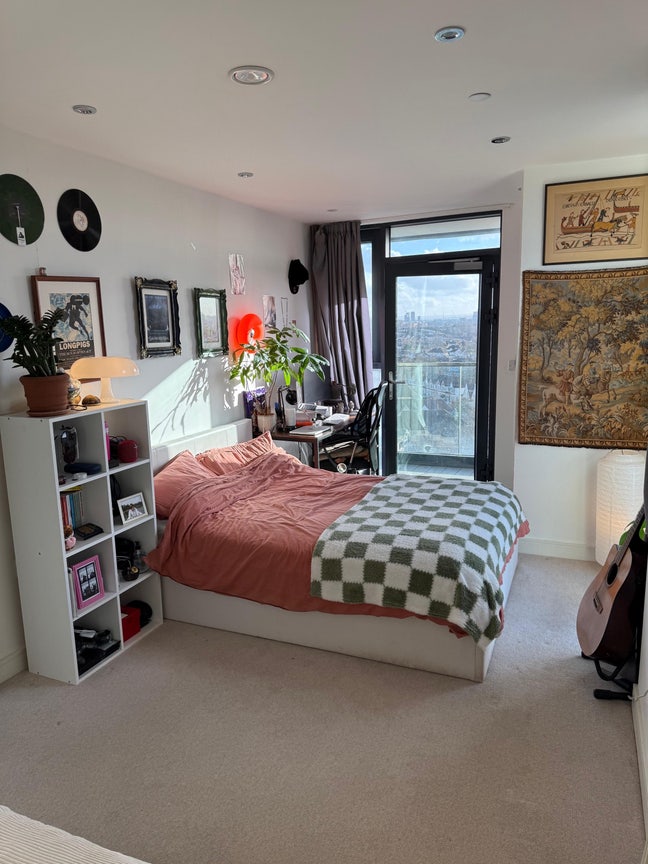 Ensuite double with Balcony Main Photo