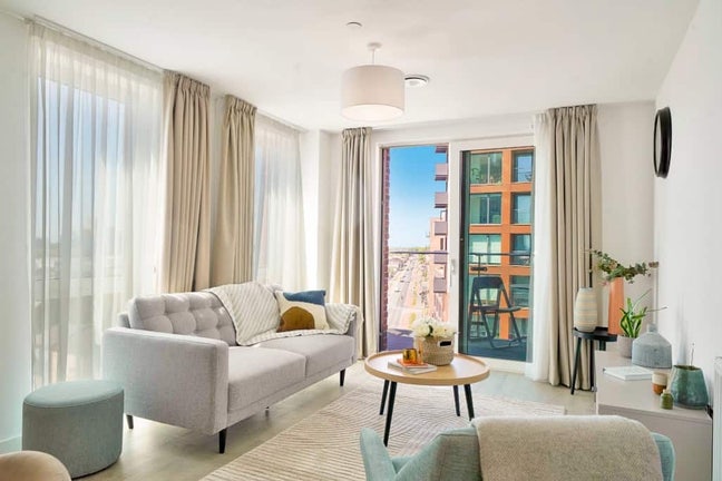 Modern 1-Bed Apartment | New Maker Yards, Clay Main Photo