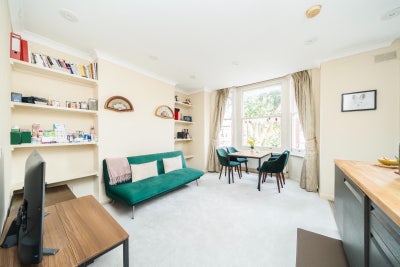 Light and Cozy Flat in Queen’s Park Main Photo