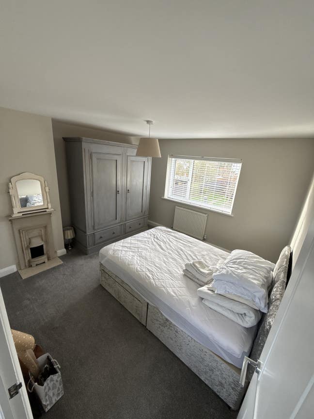 Large room in a cozy house with garden Main Photo