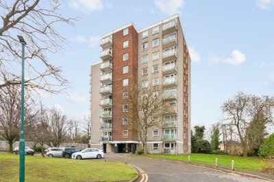 2 Bed Apartment Sutton Main Photo