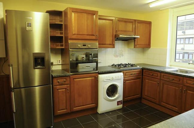 Double Cozy Room,  Easy Access to Canary Wharf Main Photo