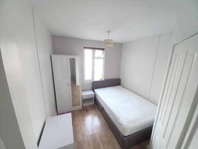 Double room ensuite available in a quiet house Main Photo