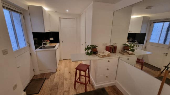 Ensuite bedsit. Reduced rent in return for help Main Photo