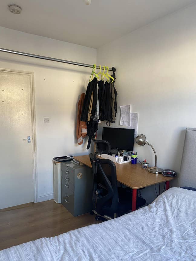 Double Room - Opposite Hackney Central station Main Photo
