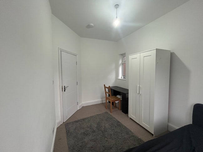 Single room in friendly houseshare Main Photo