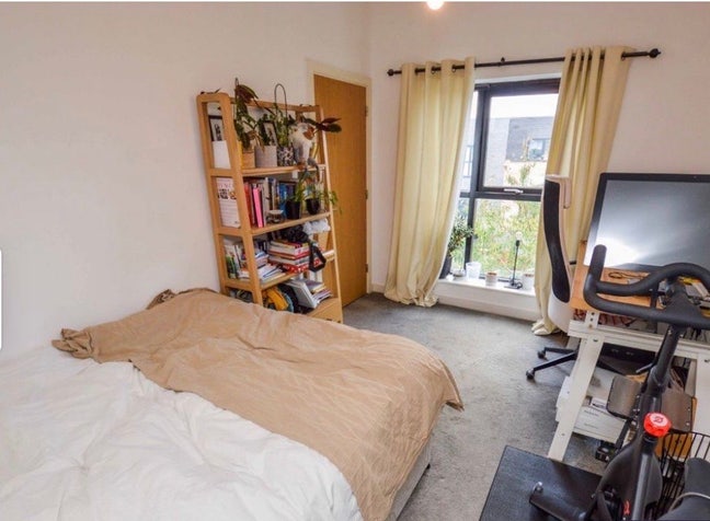 Top floor double room to rent Main Photo