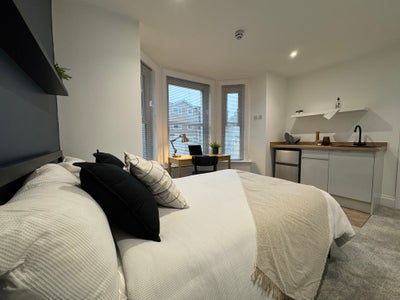 ✨Brand-New Studio Style | Ensuite, Kitchenette, 🚗 Main Photo