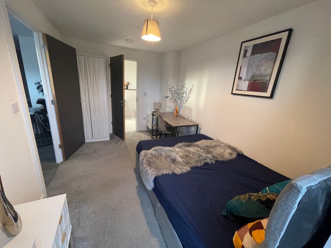 City center corner view apartment en-suite  Main Photo