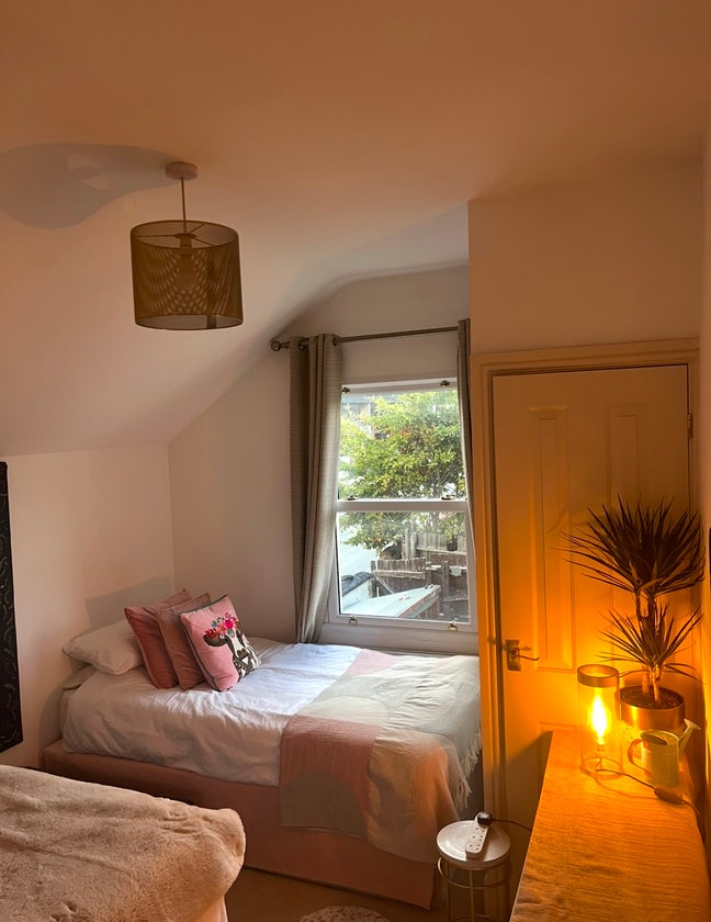 Twin room, perfect for couple or friends sharing Main Photo