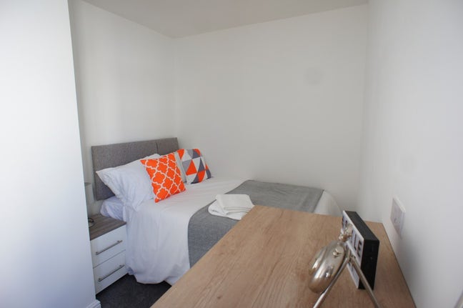 Modern double bedroom w/ensuite bathroom in DY1  Main Photo