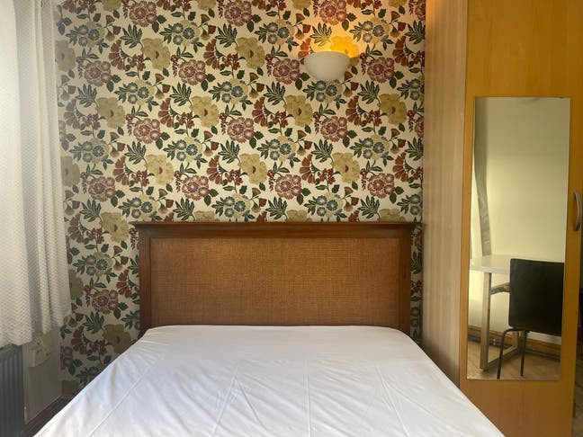 Good size double room close to Kings cross  Main Photo