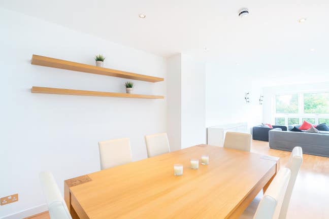 Bills included, Weekly cleaner, Lounge & Garden Main Photo