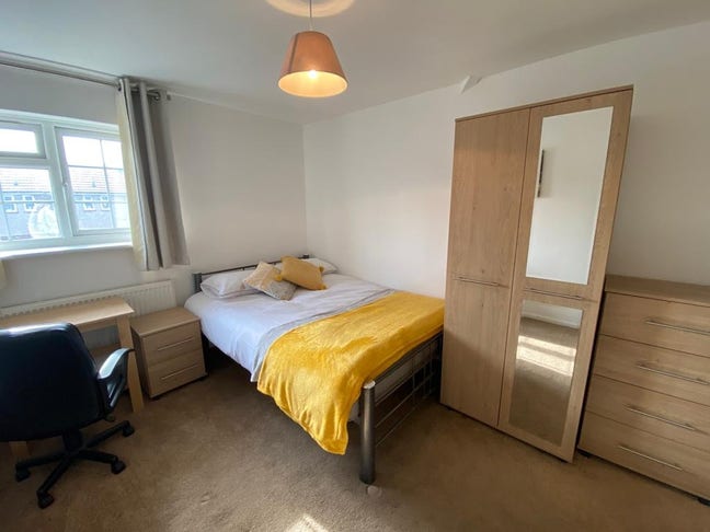 Fab double rooms in Cippenham - JAN 26 Main Photo