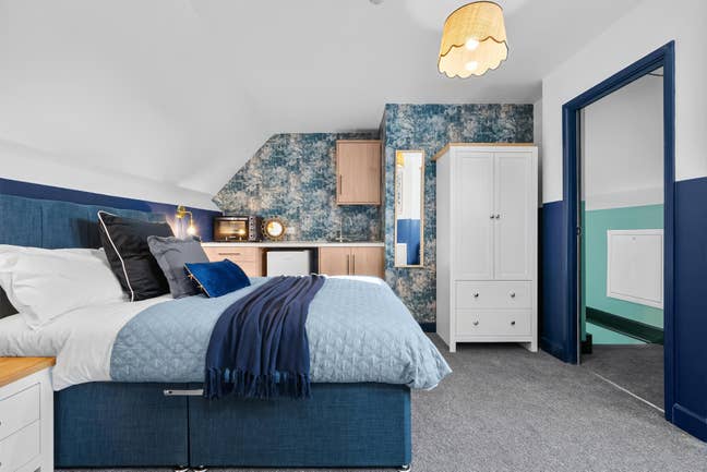 💚Last E Room Available on Manor Court Rd Main Photo