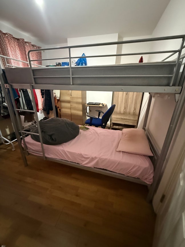 Bed Space Available  Main Photo