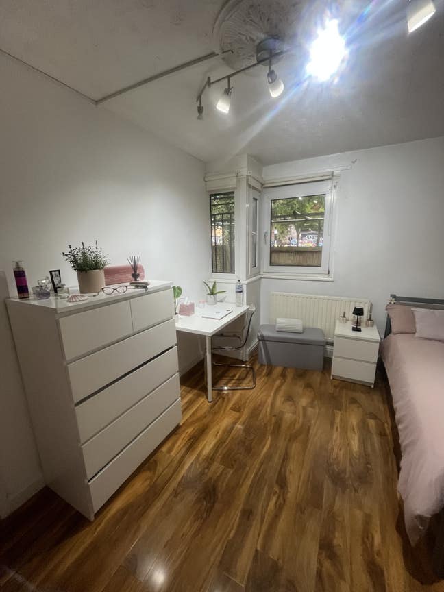 Subletting Spacious Room/ in Brick Lane  Main Photo